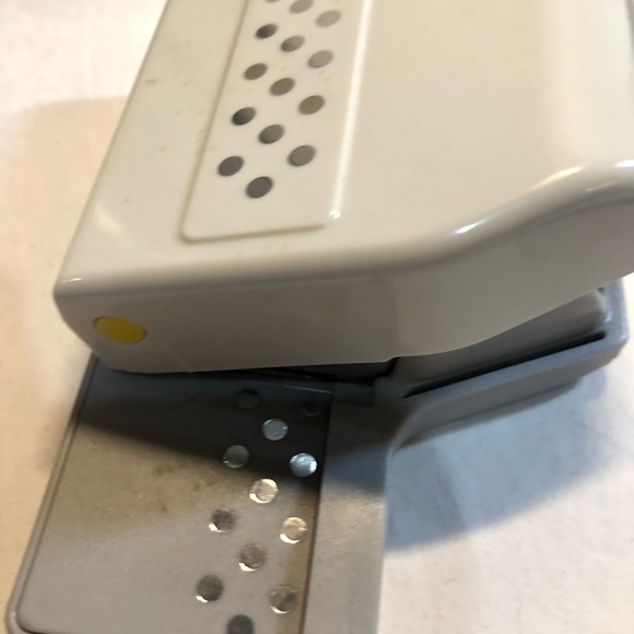 EK Success Dot Border Punch Card making Scrapbooking - Picture 8 of 9